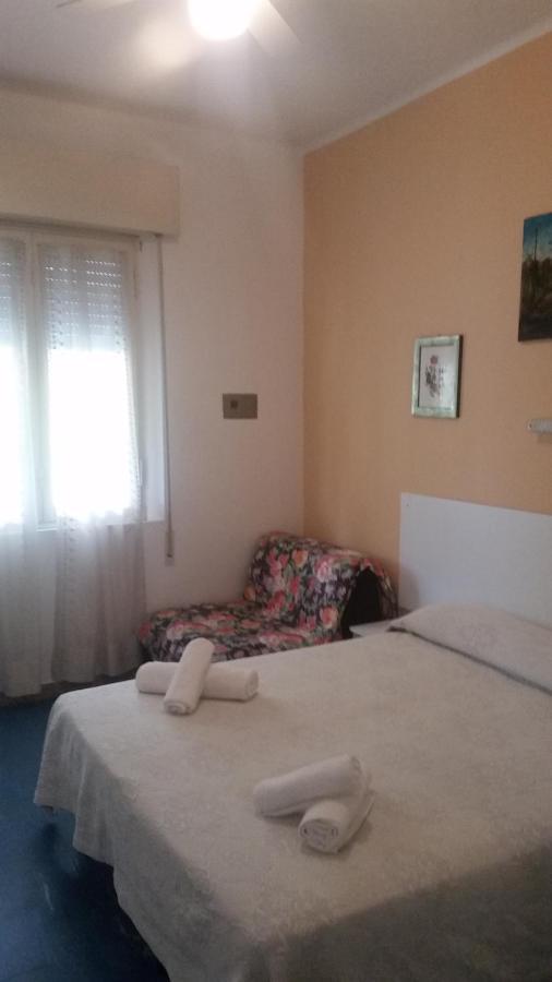 Hotel Manolita Римини Экстерьер фото