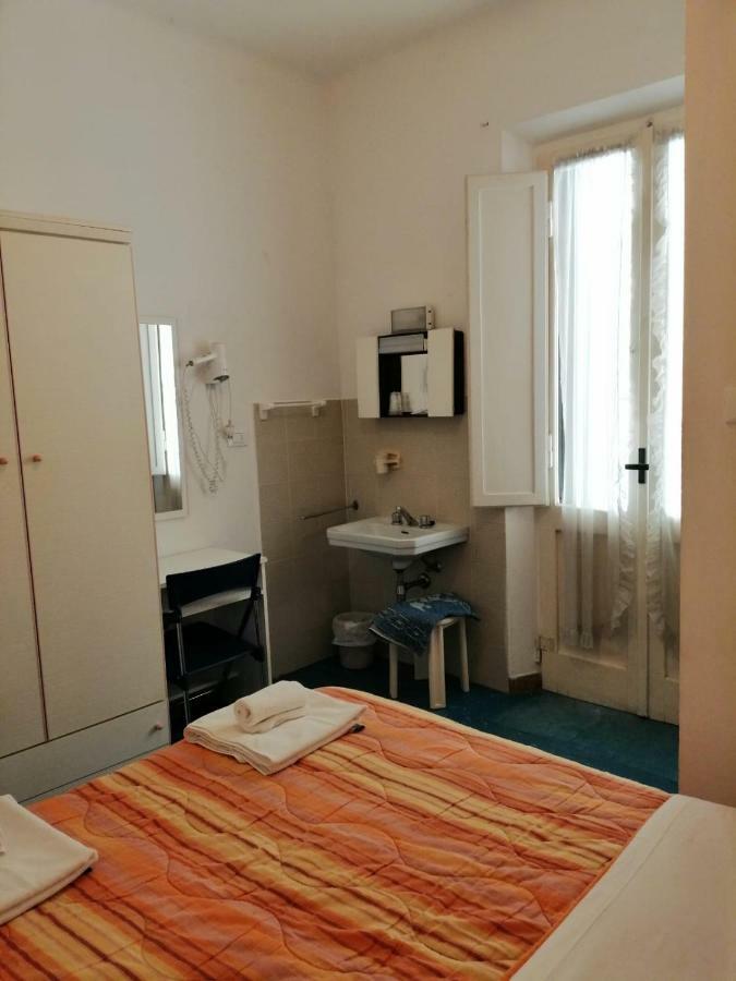 Hotel Manolita Римини Экстерьер фото